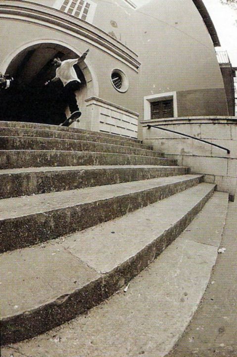 Backside flip 9 escaleras plaza Olivar [Miguel Urbina 2002]