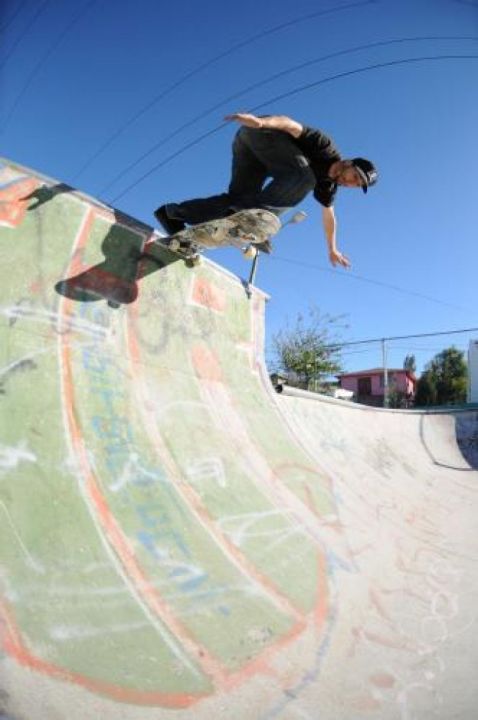Skater pope truco bs tailslide skatepark tecate mexico