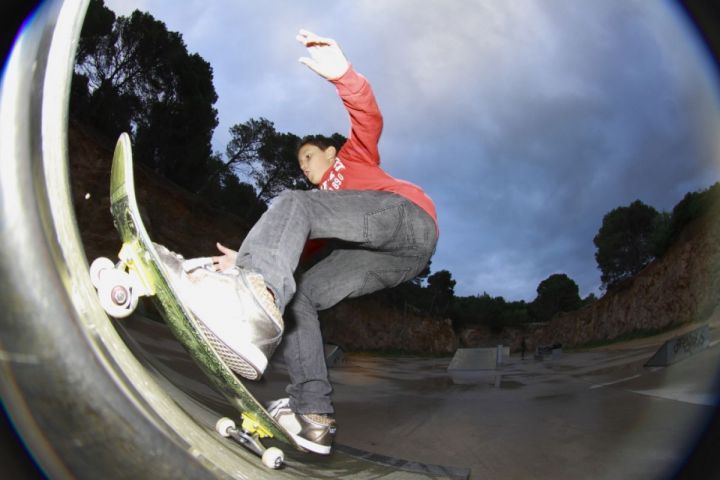 Fackie carlos navega skatepark cala rajada