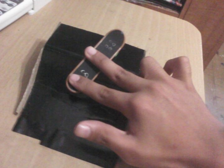 Fingerboard half pipe