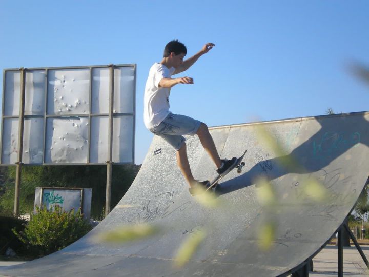 Skater peret truco manual lugar skatepark felanitx foto