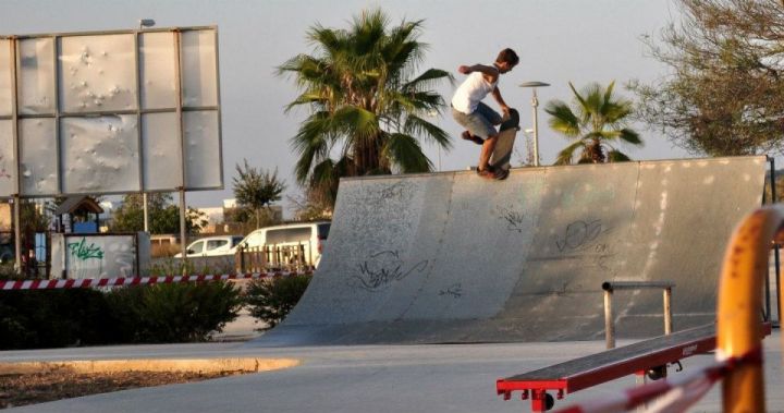 Jaume Mateu Solivellas, Blunt grab fackie one foot.