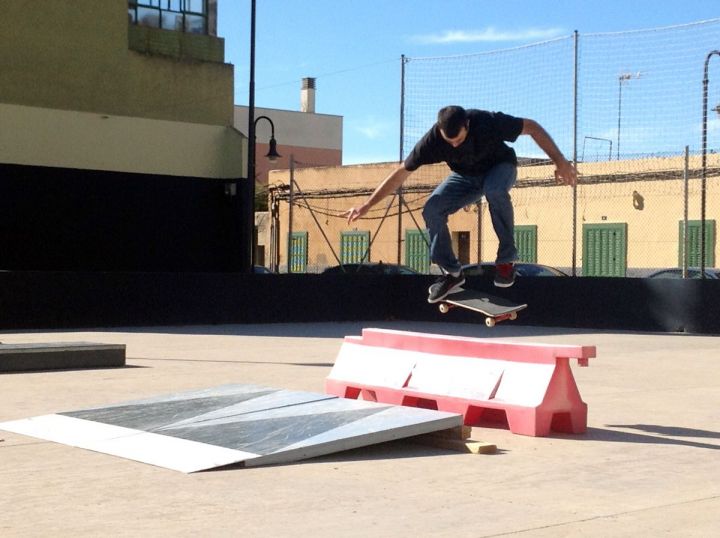 Miguel Urbina backside flip coso escuela de skate.