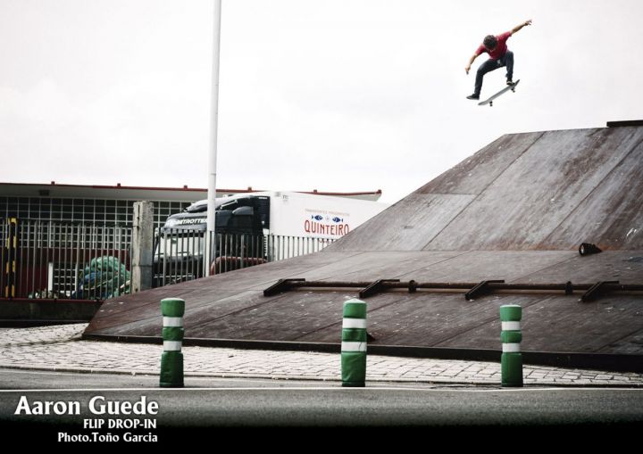 Aaron Gueda. Flip drop in. Vigo [Foto Toño García]