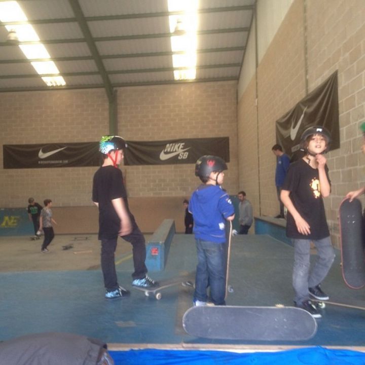 Escuela Skateboard Nueva Era Indoor.