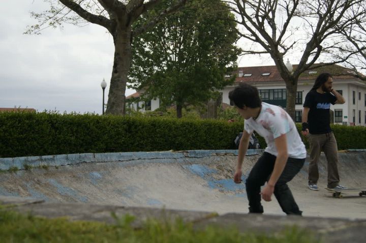 Alex: fs noseblunt to tail grab out