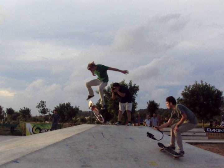 Jacob Zdenek flip transfer pirámide skatepark Felanitx