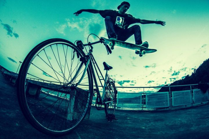 Ollie over Bike - Alvar Gutierrez