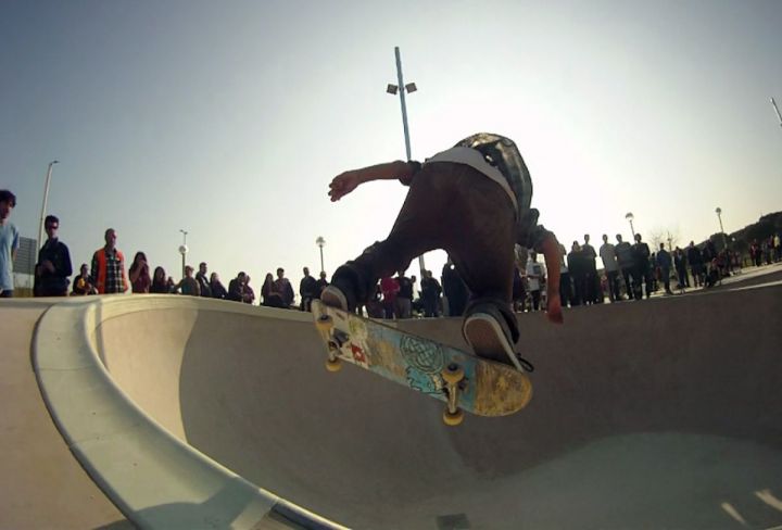 Joseff Scott bs air en el skatepark de La Marbella, Barcelona