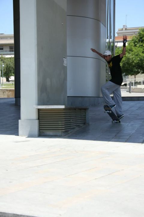 Frontside tailslide bigspin de Jonathan Martinez