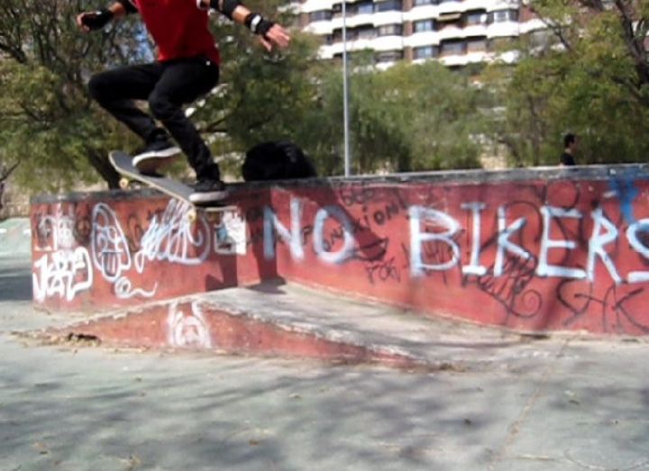 Ollie de Berni Magraner en el Skateplaza de Valencia