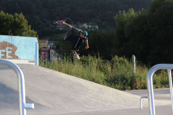 Denís Cuerdo nollie inward heelflip Bueu
