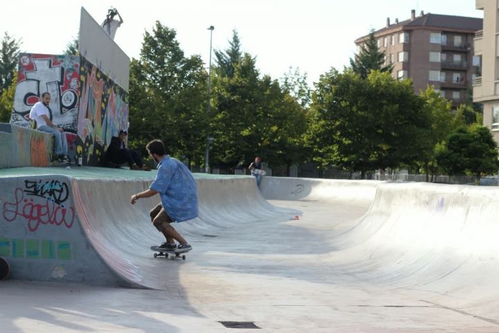 Dani Lopez de Ipiña backward nosegrind revert, skatepark San Martín, Vitoria